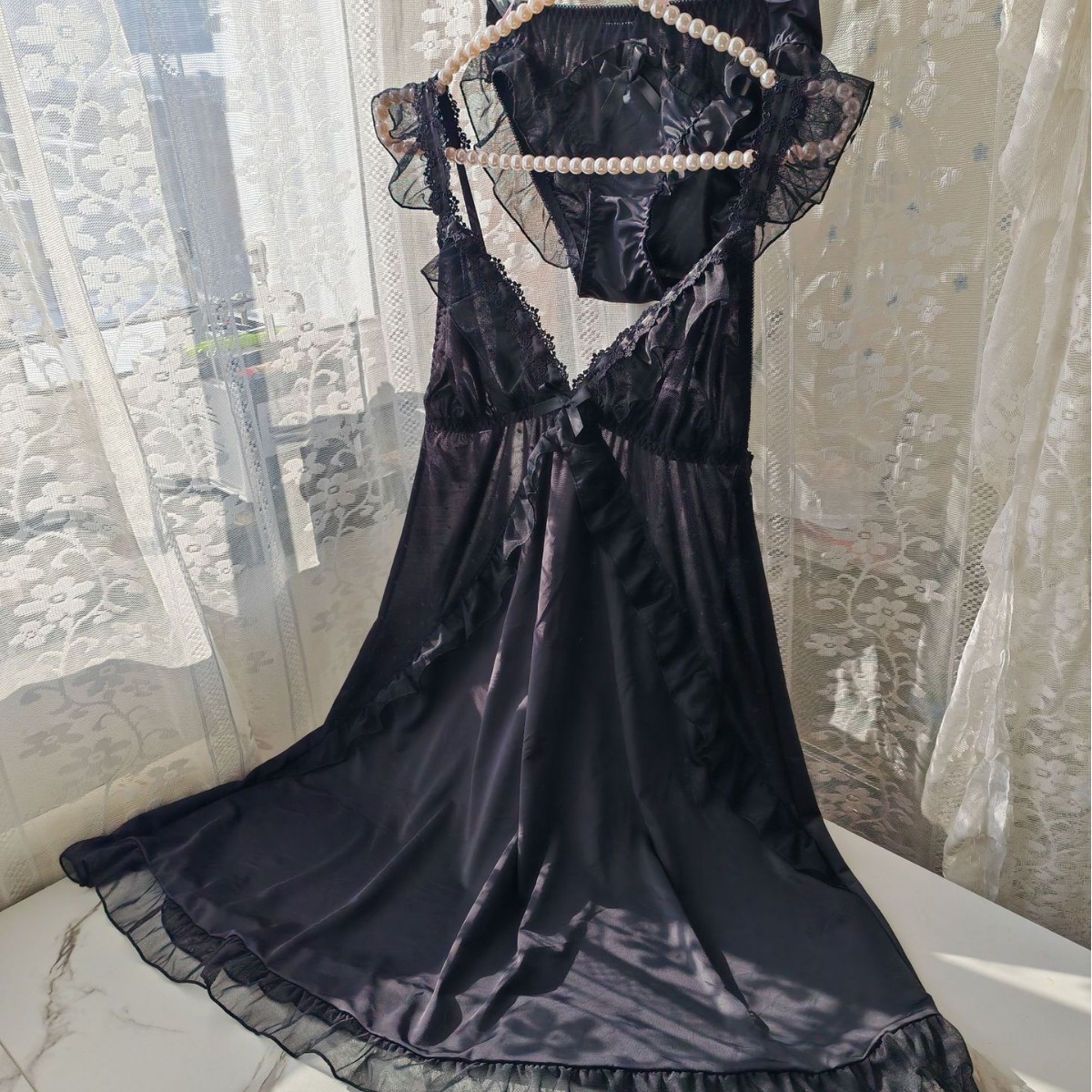 Spaghetti Strap Dress - Женский комплект из черной шелковой ночной