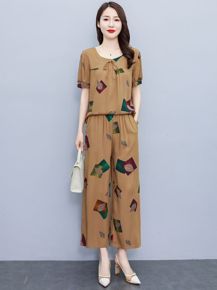Women Fashion Over The Years - Элитный летний комплект для мам 2025: